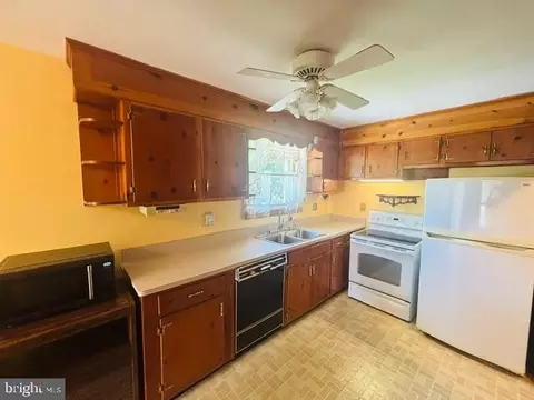 Kitchen - 6942 Linganore Rd, Frederick, MD 21701 photo 4 of 4