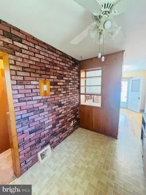Entry Way - 6942 Linganore Rd, Frederick, MD 21701 photo 5 of 7