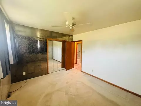Bedroom - 6942 Linganore Rd, Frederick, MD 21701 photo 2 of 3