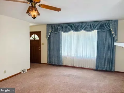 Living - 6942 Linganore Rd, Frederick, MD 21701 photo 1 of 3