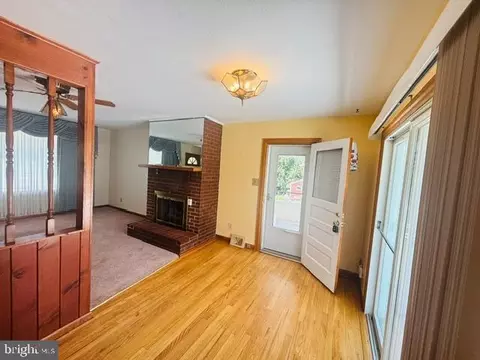 Entry Way - 6942 Linganore Rd, Frederick, MD 21701 photo 2 of 7