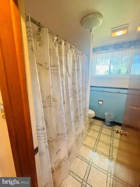Bath - 6942 Linganore Rd, Frederick, MD 21701 photo 4 of 4