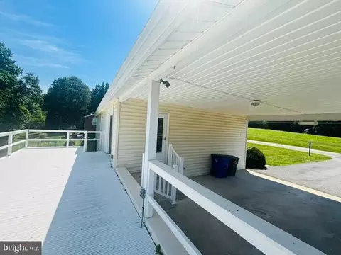 Exterior - 6942 Linganore Rd, Frederick, MD 21701 photo 7 of 11