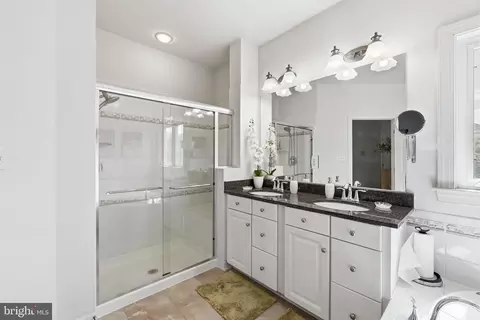 Bath - 9510 Ethan Ridge Dr, Frederick, MD 21704 photo 2 of 4
