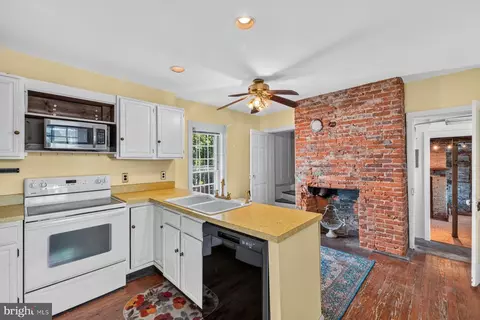Kitchen - 3836 Jefferson Pike, Jefferson, MD 21755 photo 1 of 2