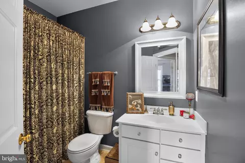 Bath - 3928 Shawfield Ln, Frederick, MD 21704 photo 3 of 3