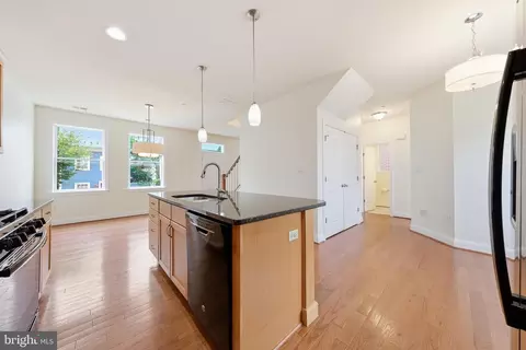 Entry Way - 25 6th St W, Frederick, MD 21701 photo 3 of 9