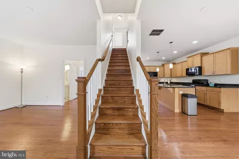 Entry Way - 25 6th St W, Frederick, MD 21701 photo 2 of 9