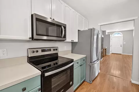 2433 Lakeside Dr, Frederick, MD 21702 photo 9