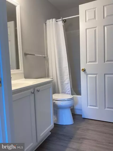 Bath - 523 Ellison Ct, Frederick, MD 21703 photo 6 of 9
