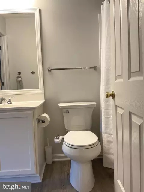 Bath - 523 Ellison Ct, Frederick, MD 21703 photo 5 of 9