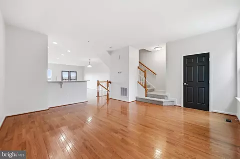 Living - 2075 Spring Run Cir, Frederick, MD 21702 photo 3 of 10
