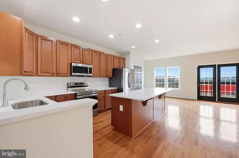 Kitchen - 2075 Spring Run Cir, Frederick, MD 21702 photo 3 of 4