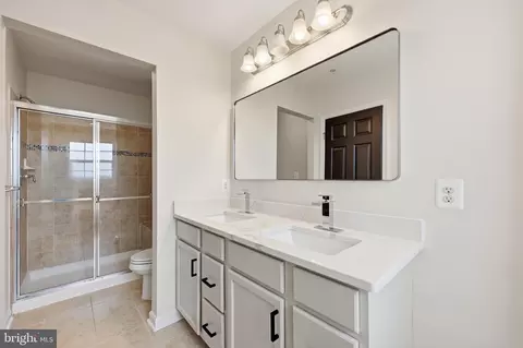 Bath - 2075 Spring Run Cir, Frederick, MD 21702 photo 2 of 3