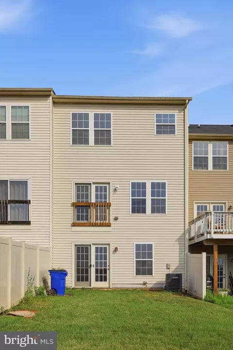 Exterior - 2075 Spring Run Cir, Frederick, MD 21702 photo 5 of 10