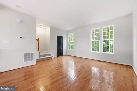 Living - 2075 Spring Run Cir, Frederick, MD 21702 photo 2 of 10