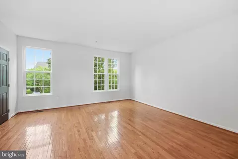 Living - 2075 Spring Run Cir, Frederick, MD 21702 photo 1 of 10