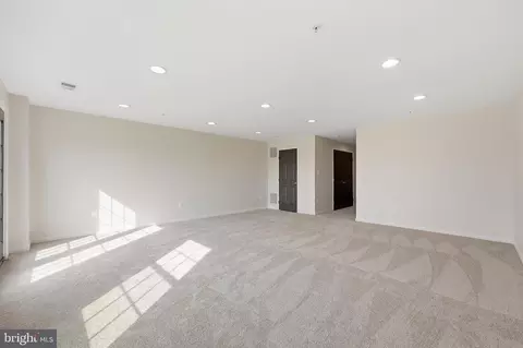Living - 2075 Spring Run Cir, Frederick, MD 21702 photo 10 of 10