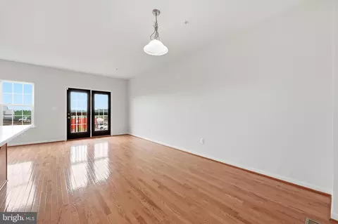 Living - 2075 Spring Run Cir, Frederick, MD 21702 photo 5 of 10