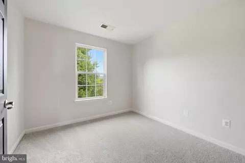 Bedroom - 2075 Spring Run Cir, Frederick, MD 21702 photo 5 of 5