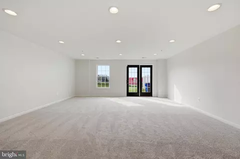 Living - 2075 Spring Run Cir, Frederick, MD 21702 photo 9 of 10