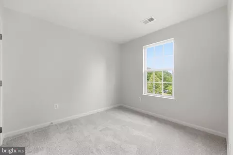 Bedroom - 2075 Spring Run Cir, Frederick, MD 21702 photo 4 of 5