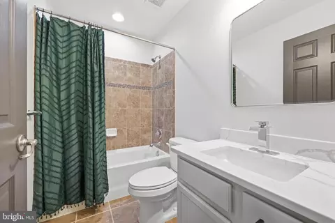 Bath - 2075 Spring Run Cir, Frederick, MD 21702 photo 3 of 3