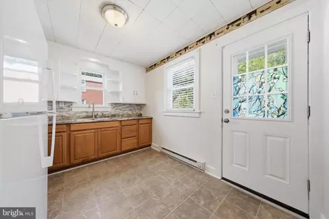 Entry Way - 624 Military Rd, Frederick, MD 21702 photo 2 of 11