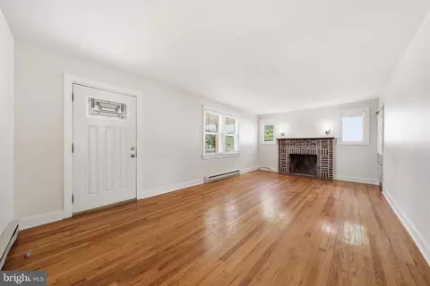 Living - 624 Military Rd, Frederick, MD 21702 photo 4 of 6
