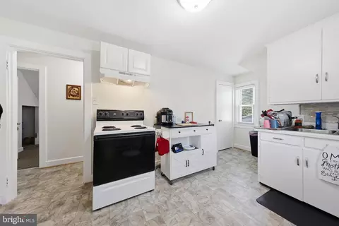 Entry Way - 624 Military Rd, Frederick, MD 21702 photo 10 of 11