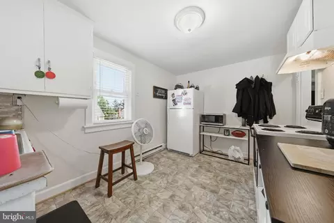 Entry Way - 624 Military Rd, Frederick, MD 21702 photo 8 of 11