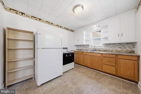 Entry Way - 624 Military Rd, Frederick, MD 21702 photo 5 of 11