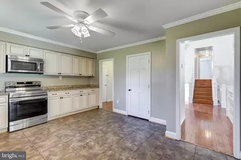 Entry Way - 54 E Moser Rd, Thurmont, MD 21788 photo 3 of 7