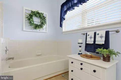 105 New Castle Ct, Frederick, MD 21702 photo 25
