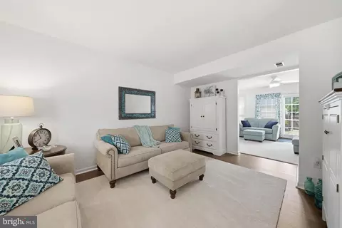 105 New Castle Ct, Frederick, MD 21702 photo 3