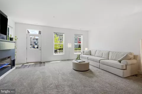 Living - 411 Gillespie Dr, Frederick, MD 21702 photo 2 of 4