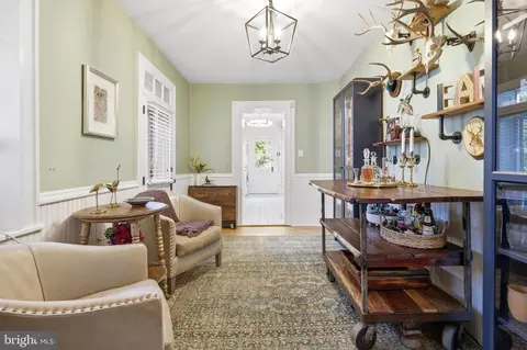 Entry Way - 117 E 5th St, Frederick, MD 21701 photo 3 of 10
