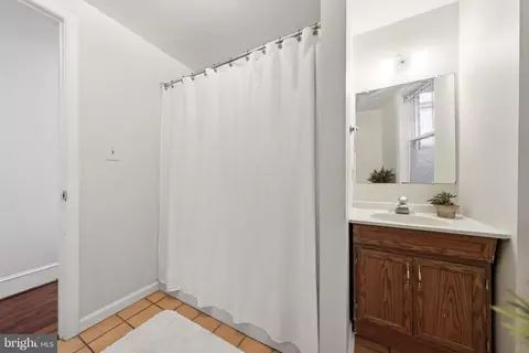 Bath - 334 Park Ave, Frederick, MD 21701 photo 2 of 2