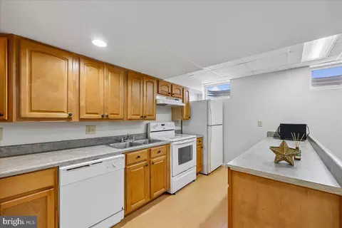 Kitchen - 8009 Stone Ridge Dr, Frederick, MD 21702 photo 8 of 10