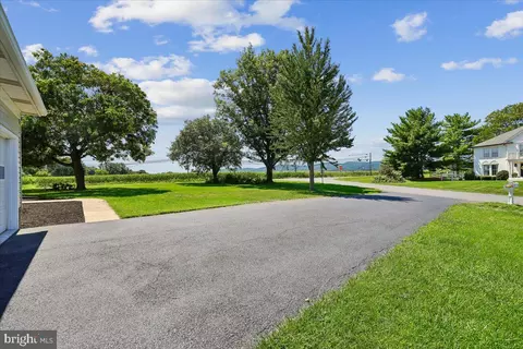 Exterior - 8009 Stone Ridge Dr, Frederick, MD 21702 photo 21 of 31