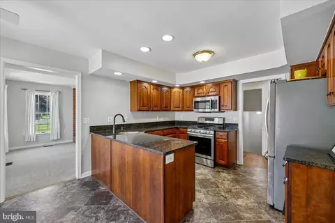 Kitchen - 8009 Stone Ridge Dr, Frederick, MD 21702 photo 4 of 10