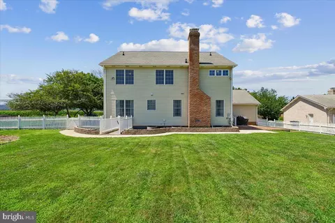 Exterior - 8009 Stone Ridge Dr, Frederick, MD 21702 photo 13 of 31