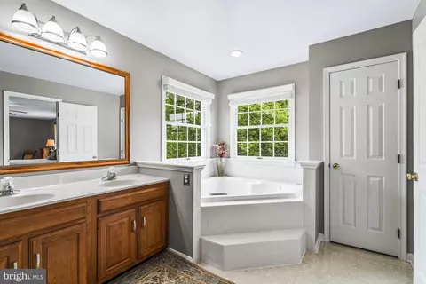 Bath - 2214 W Greenleaf Dr, Frederick, MD 21702 photo 2 of 4