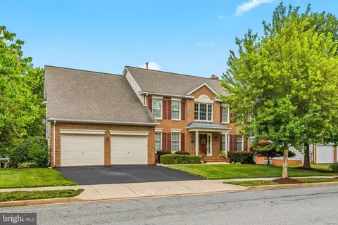 2214 W Greenleaf Dr, Frederick, MD 21702