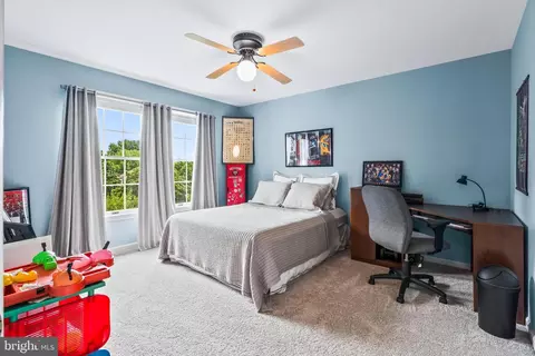 Bedroom - 2214 W Greenleaf Dr, Frederick, MD 21702 photo 6 of 8