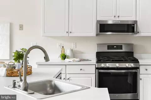 Kitchen - 1638 Wheyfield Dr, Frederick, MD 21701 photo 4 of 9