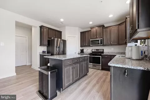 Entry Way - 1906 Gladstone St, Frederick, MD 21702 photo 5 of 14