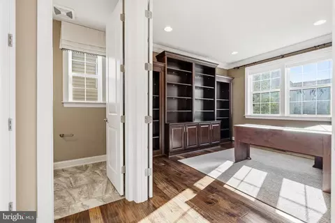 Entry Way - 731 Holden Rd, Frederick, MD 21701 photo 5 of 16