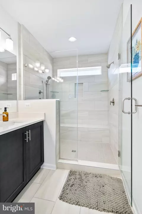 Bath - 962 Holden Rd, Frederick, MD 21701 photo 2 of 4