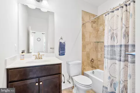 Bath - 962 Holden Rd, Frederick, MD 21701 photo 3 of 4